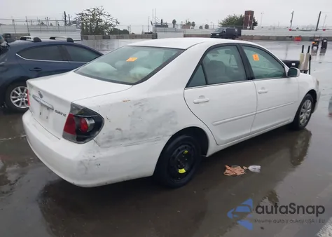 2005 Toyota Camry Le z USA, uszkodzony, nr VIN 4T1BE32K25U418212